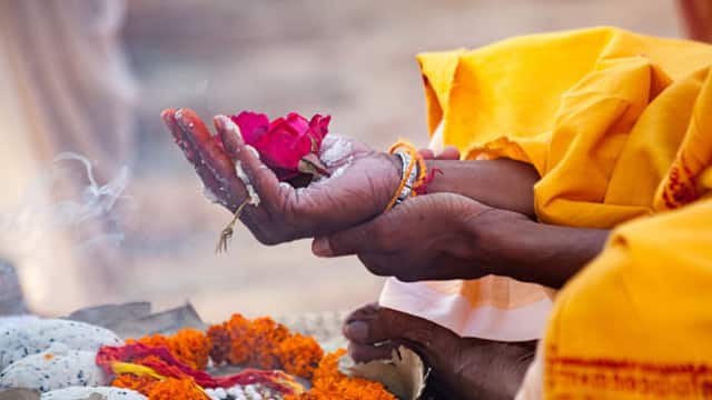 shradh me pitro ka tarpan kaise kare in hindi